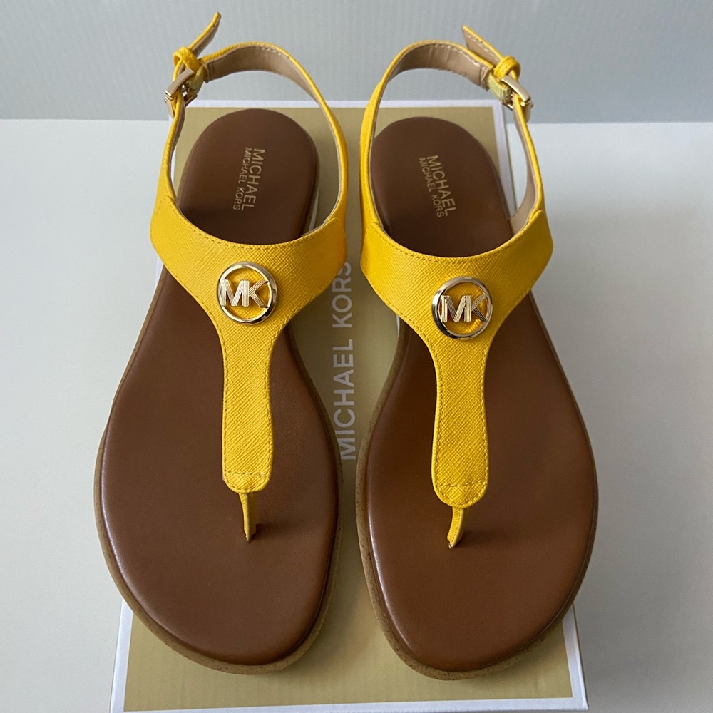 Michael Kors Judy Thong Saffiano